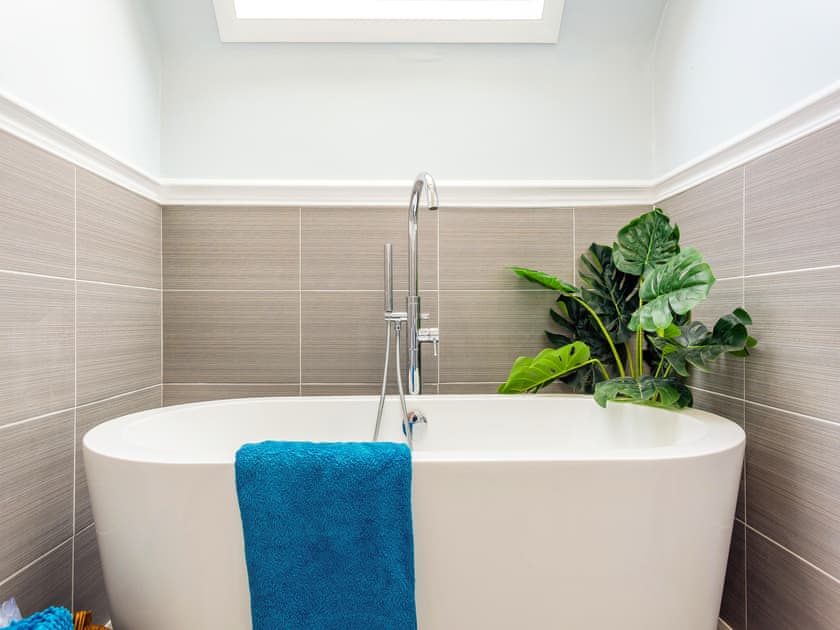 Bathroom | The Laurels, Forres