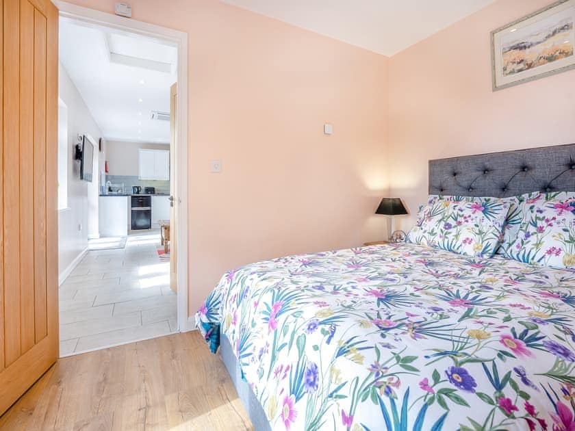 Welcoming double bedroom | Jemmett Lodge, Mersham, near Ashford