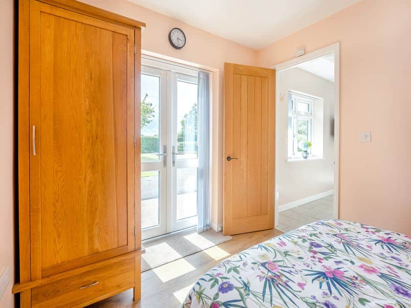 Welcoming double bedroom | Jemmett Lodge, Mersham, near Ashford