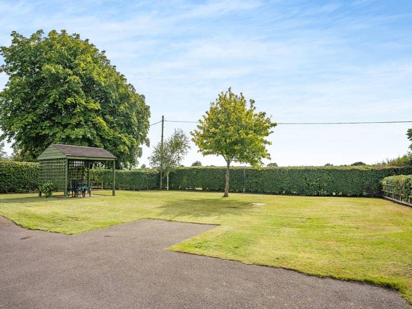 Large lawned area overlooking the adjacent fields and woodland | Jemmett Lodge, Mersham, near Ashford