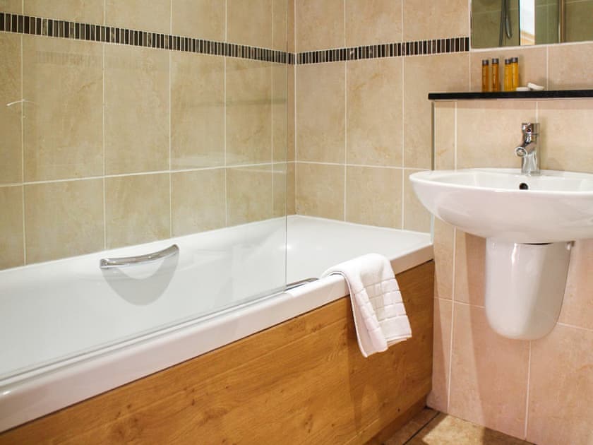 Bathroom | Lawn Lodge, Brockenhurst, near Lyndhurst