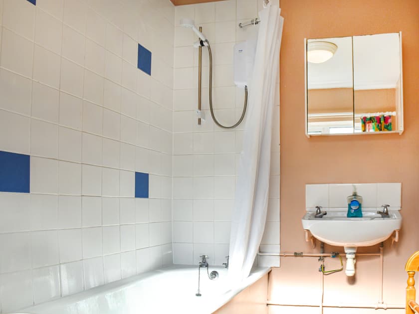 Bathroom | 1 Brandiston Barn Cottage, Cawston near Reepham