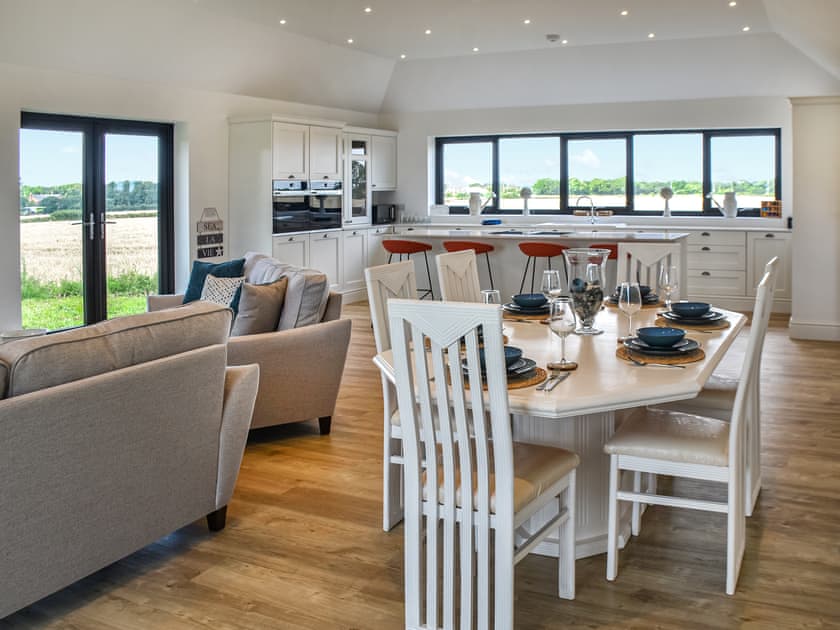 Dining Area | Metfield, California, near Scratby