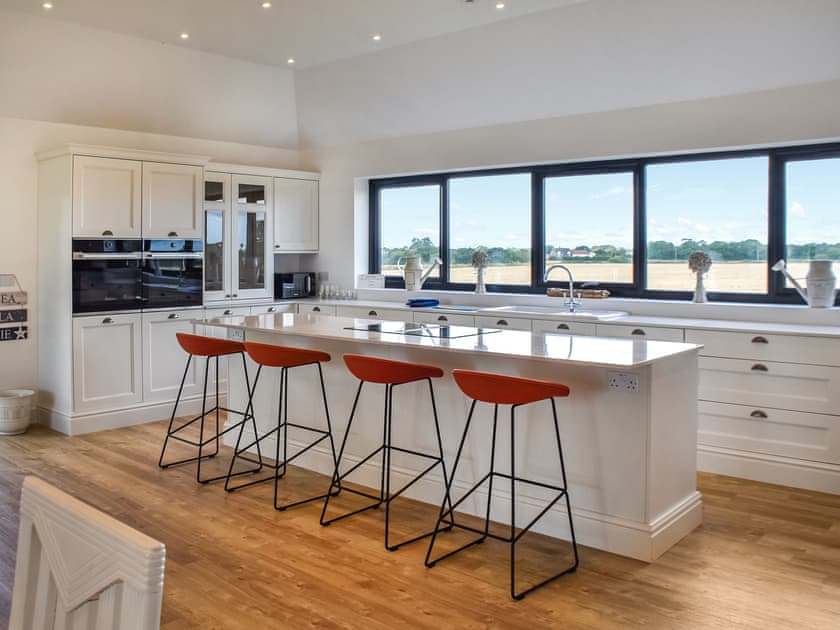 Kitchen area | Metfield, California, near Scratby