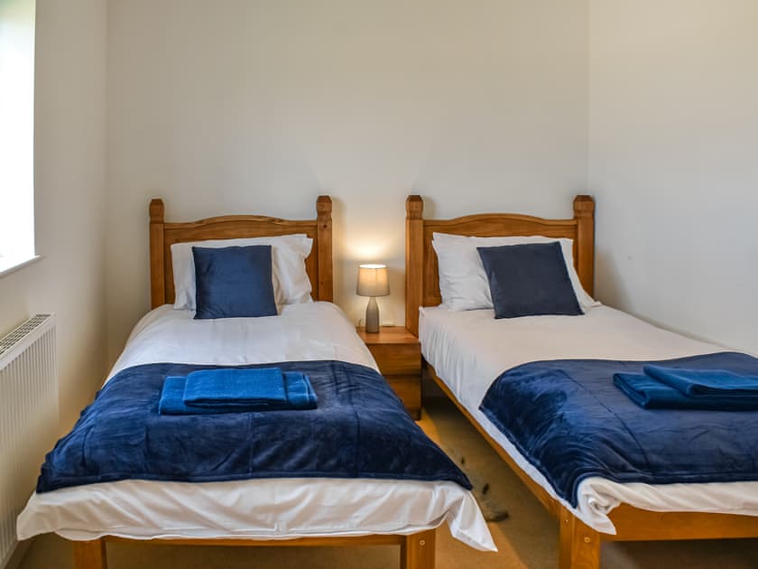 Twin bedroom | Metfield, California, near Scratby