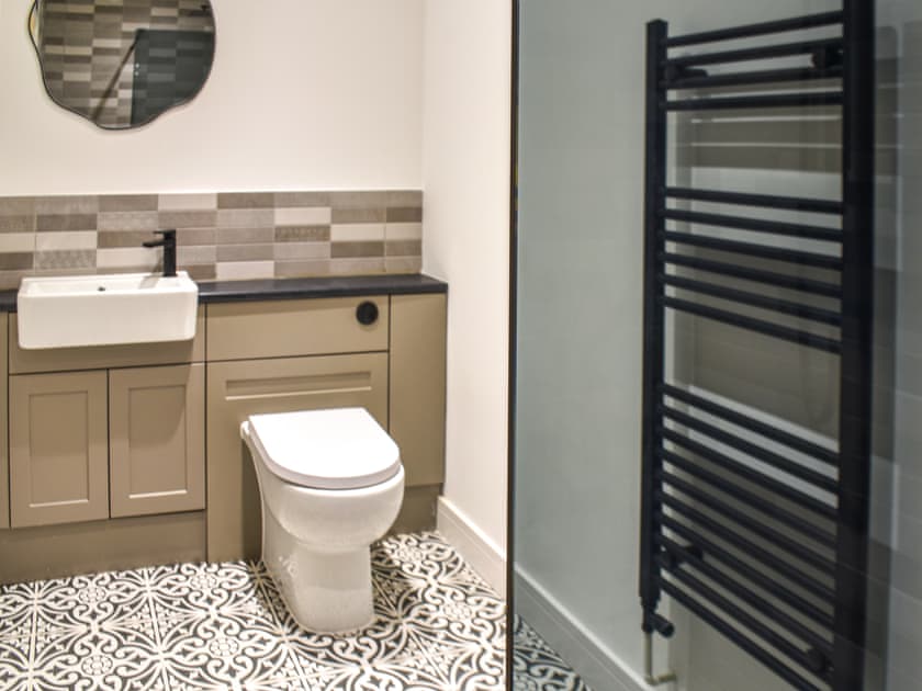 Bathroom | Metfield, California, near Scratby