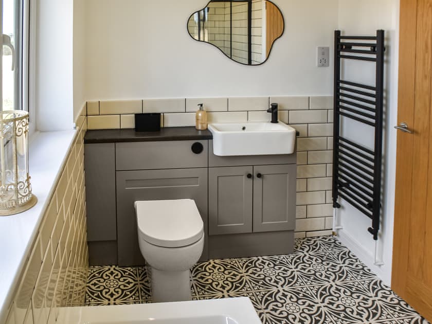 Bathroom | Metfield, California, near Scratby