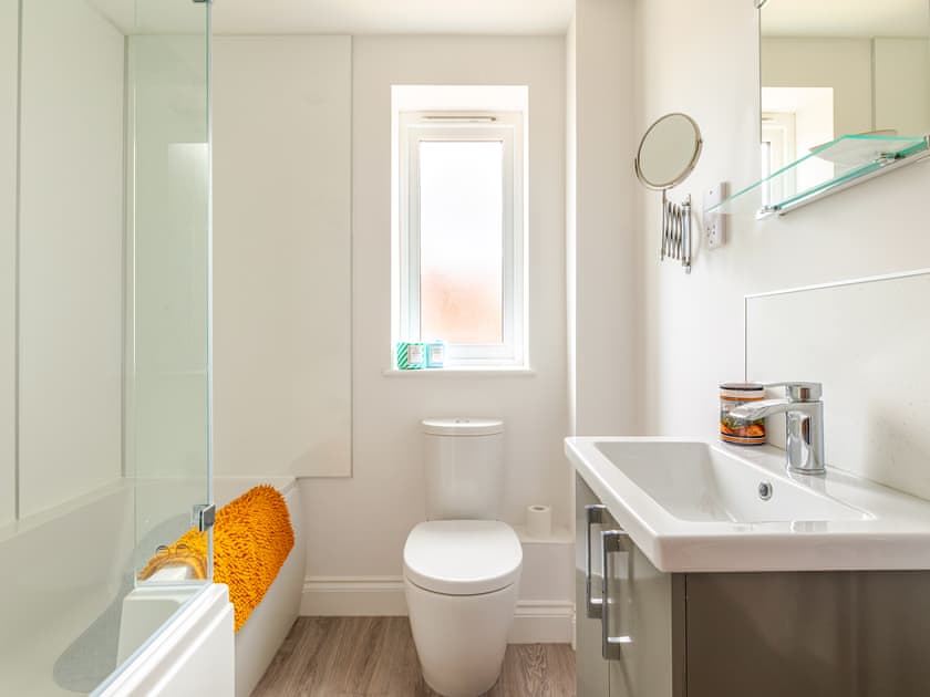Bathroom | Norfolk Broads Cottage, Stalham Staithe