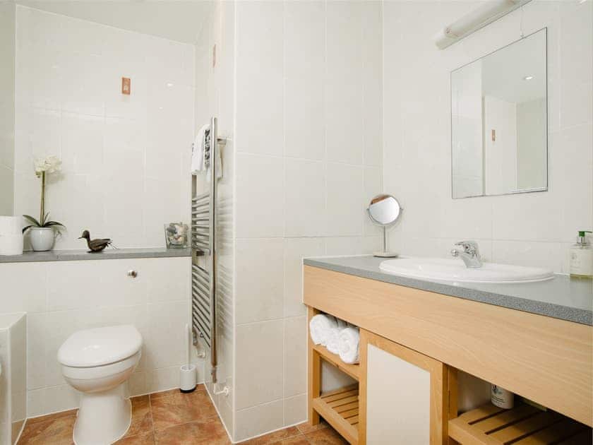 Bathroom | 50 Bredon Court - Bredon Court, Newquay
