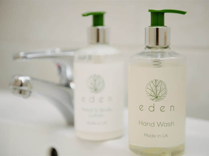 Bathroom | 50 Bredon Court - Bredon Court, Newquay
