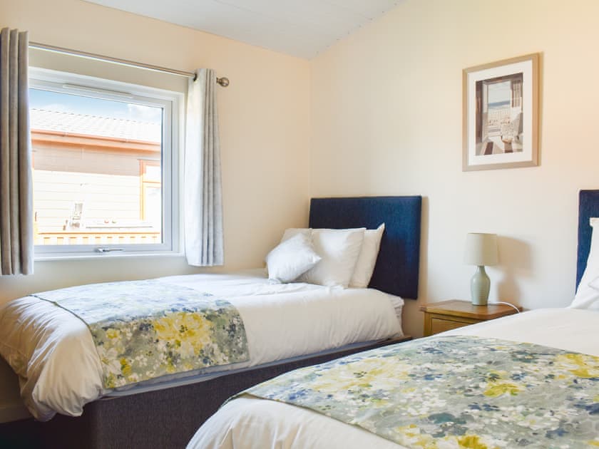 Twin bedroom | Lodge 38, Stowmarket