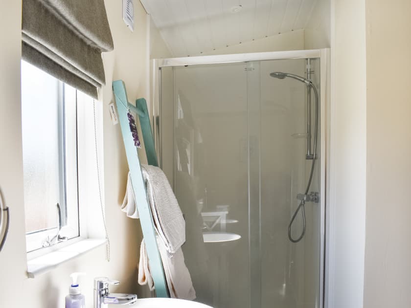 Shower room | Lodge 38, Stowmarket