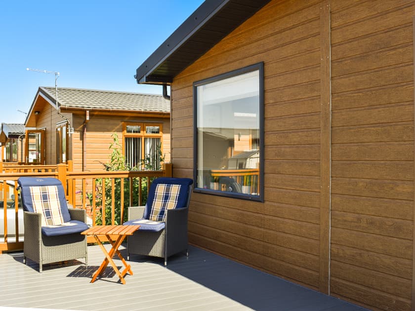 Sitting-out-area | Lodge 38, Stowmarket