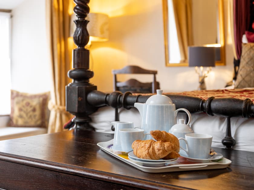 Four Poster bedroom | The Oval, Dunster