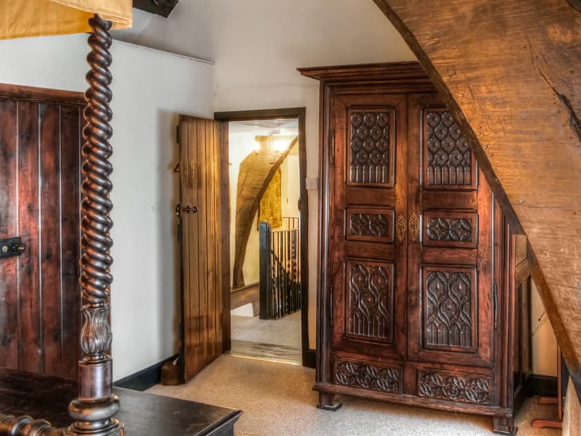 Four Poster bedroom | The Oval, Dunster