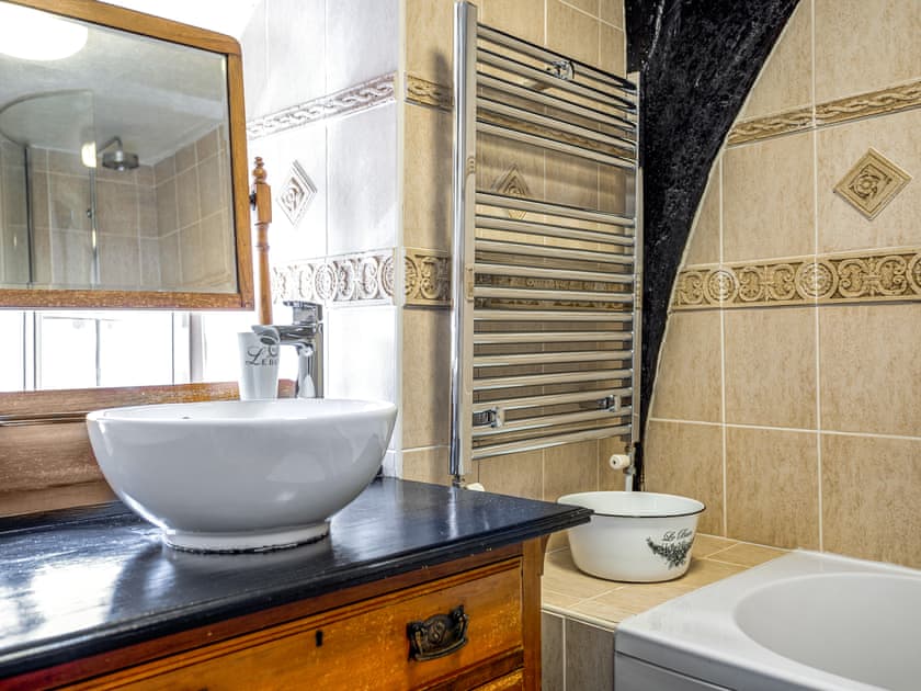 En-suite | The Oval, Dunster