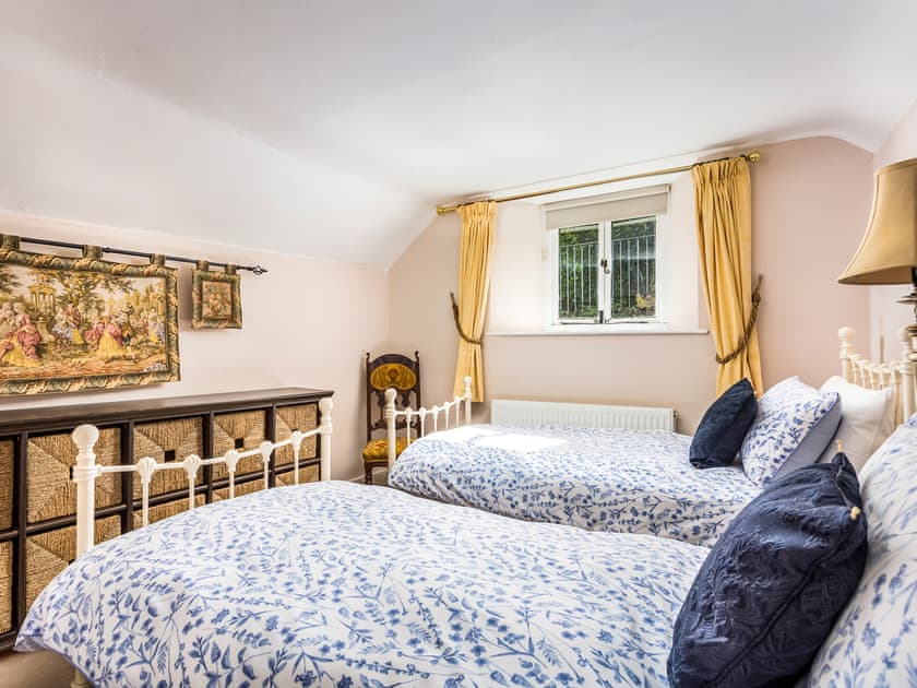 Twin bedroom | The Oval, Dunster