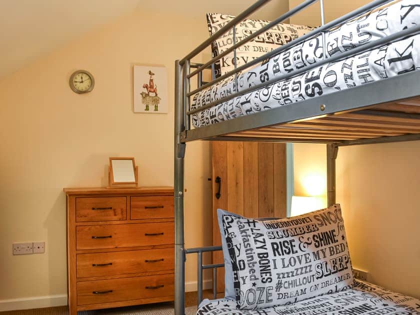 Bunk bedroom | Llandremor Fawr Cottage - Llandremor Fawr Holidays, Pontarddulais
