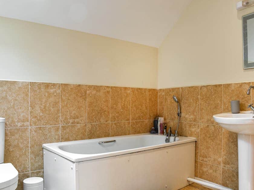 Bathroom | Llandremor Fawr Cottage - Llandremor Fawr Holidays, Pontarddulais