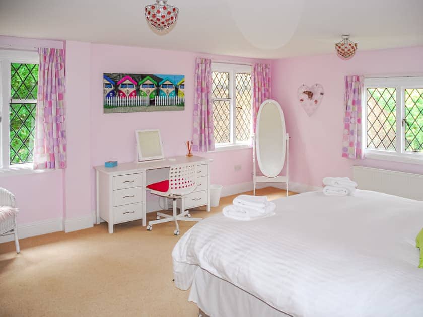 Super-Kingsize bedroom  | Silverland, Hordle, near Lymington