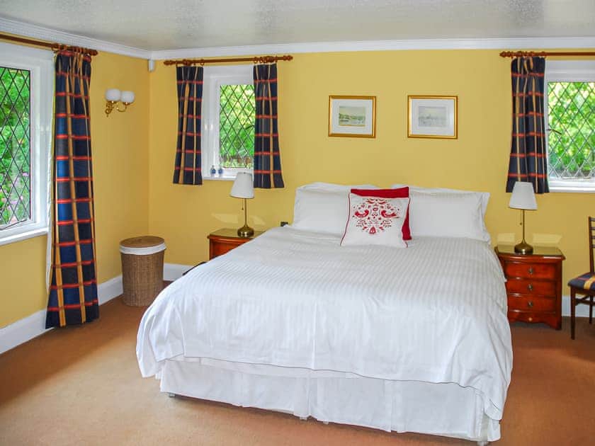 Super-Kingsize bedroom  | Silverland, Hordle, near Lymington