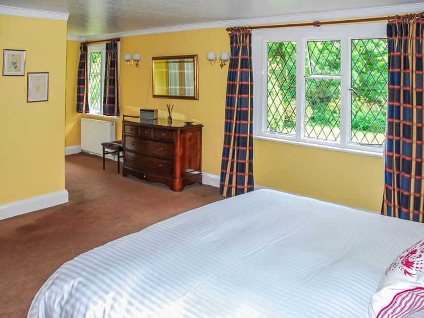 Super-Kingsize bedroom  | Silverland, Hordle, near Lymington
