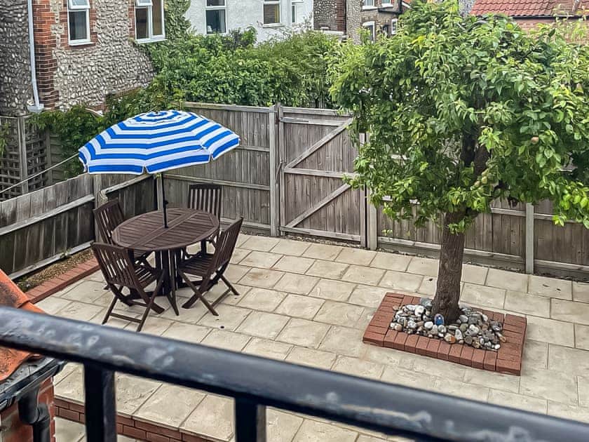 Sitting-out-area | Seal Pup, Sheringham