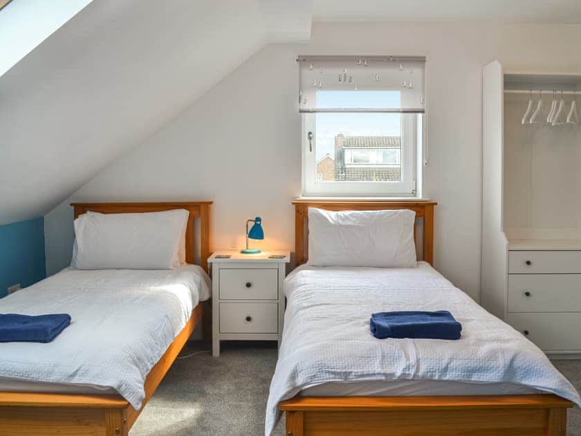 Twin bedroom | The Beach Hut, Flamborough, near Bridlington