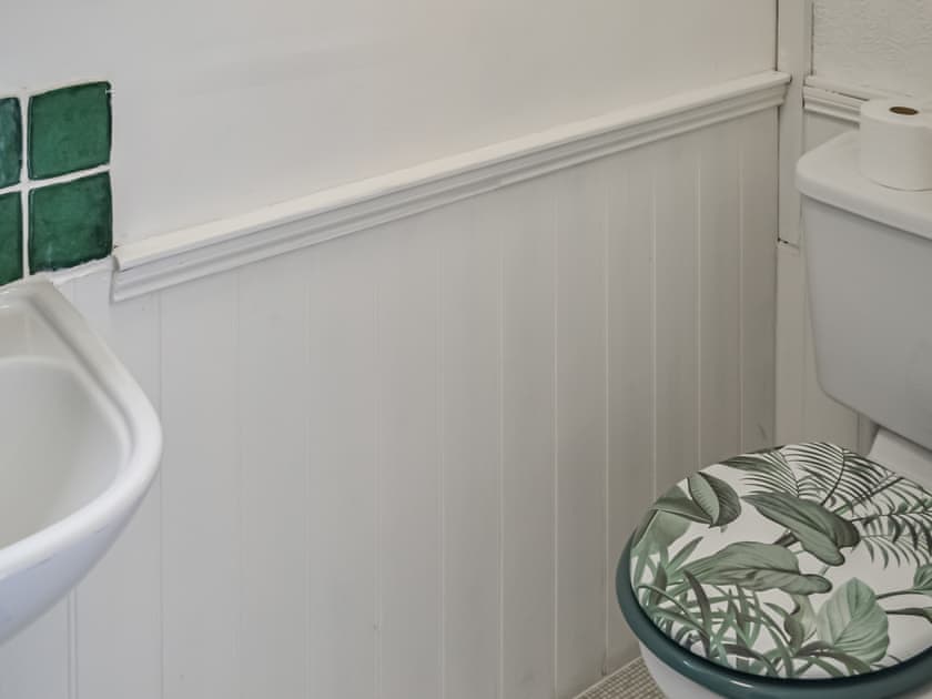 Shower room | Douneside Cottage, Inverness
