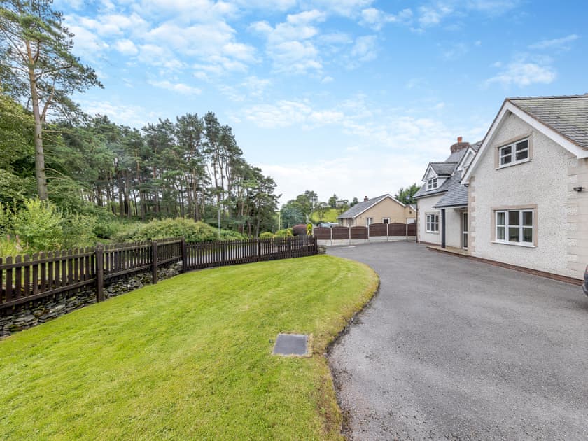 Exterior | Cysgod Y Capel, Cerrigydrudion