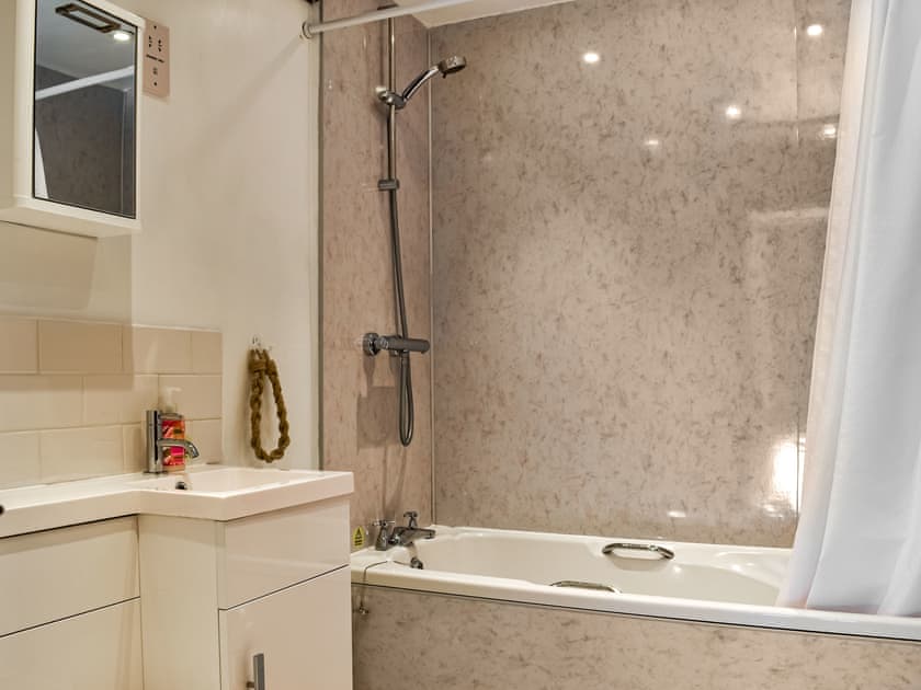 Bathroom | Tarow Cottage, Morval