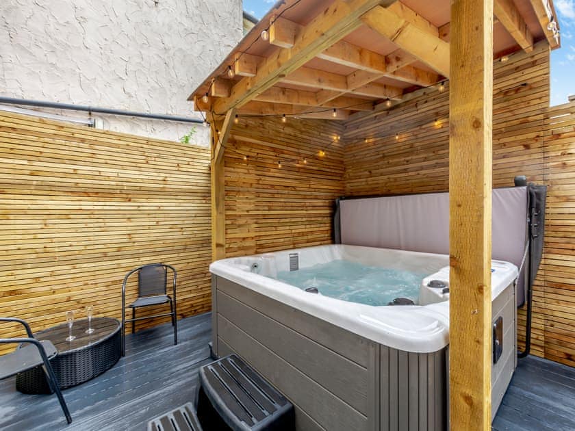 Hot tub | Coronation House, Scarborough
