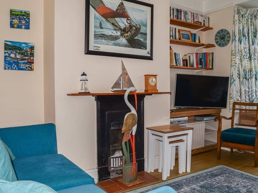 Cosy livingroom with open fire and window seating | Windward House, Salcombe