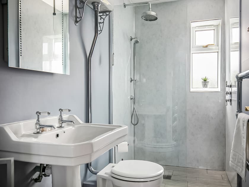 Bathroom | The Cherry Tree, Near Lincoln