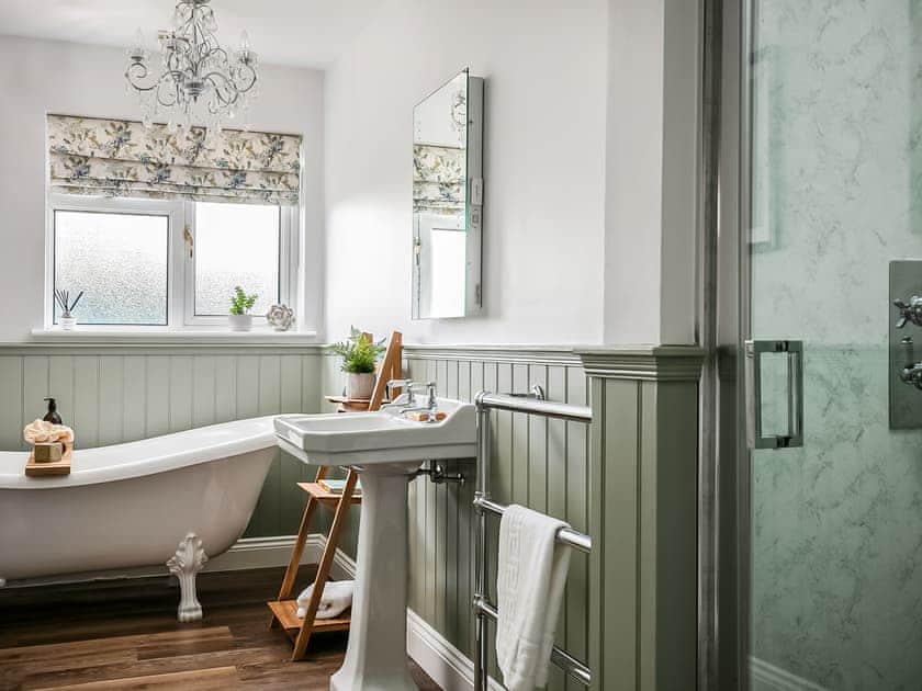 Bathroom | The Cherry Tree, Near Lincoln