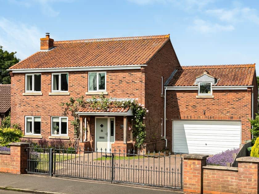 Exterior | The Cherry Tree, Near Lincoln