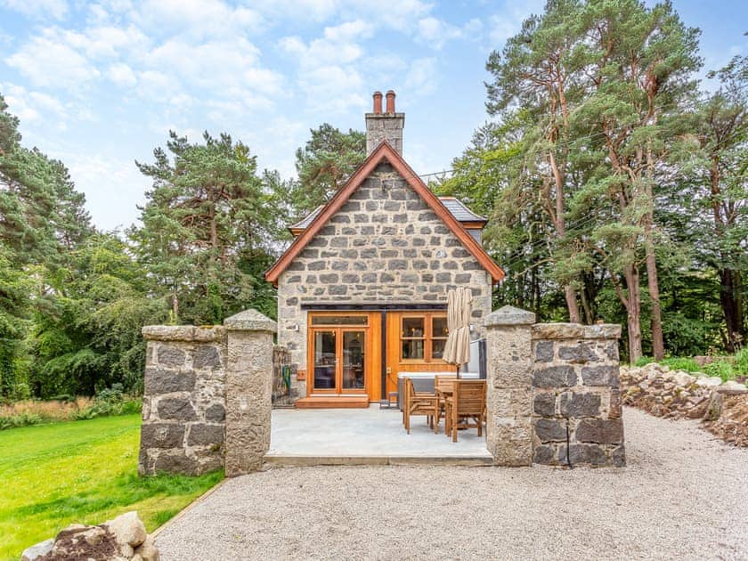 Exterior | Gardeners Cottage, Huntly