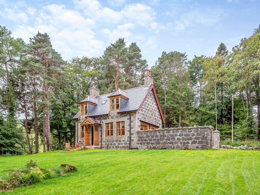 Exterior | Gardeners Cottage, Huntly