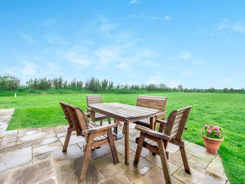 Sitting-out-area | The Gallops, Barry