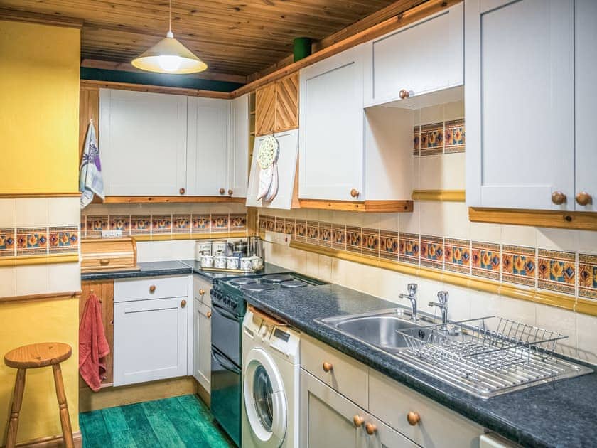 Kitchen | Mhairi’s Cottage - Mains Cottages, Carradale, near Campbeltown