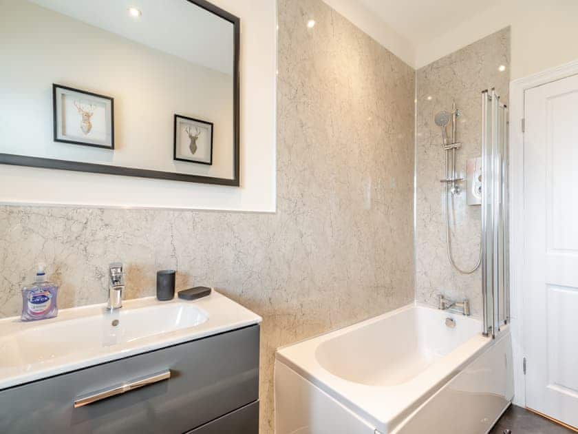 Bathroom | Sea View at The Oaklands, Scarborough