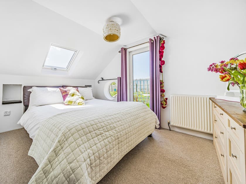 Relaxing master bedroom  | Pentire, Holbeton, near Ivybridge