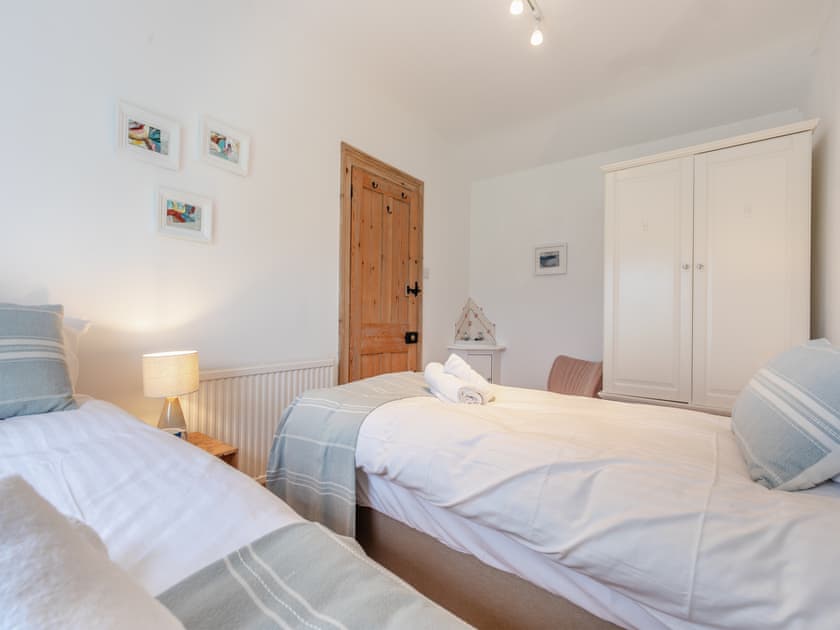 Twin bedroom | The Captains House, Penzance