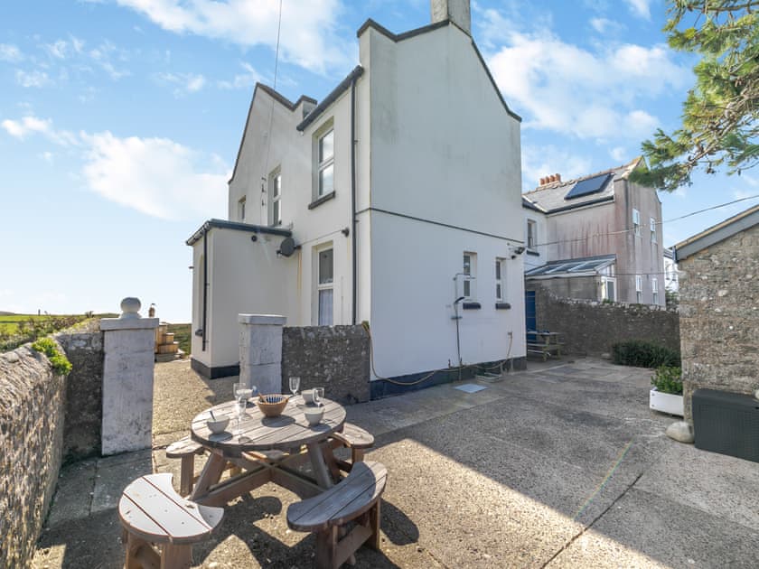 Sitting-out-area | The Captains House, Penzance