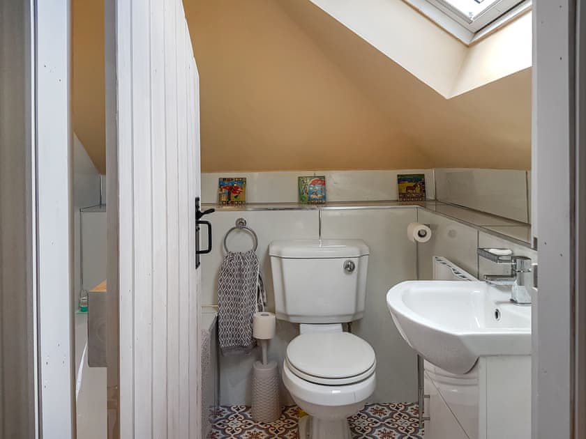 Bathroom | Maines Farm Cottage, Chirnside, near Duns