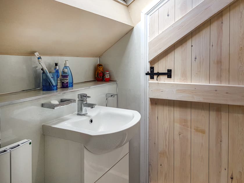 Bathroom | Maines Farm Cottage, Chirnside, near Duns