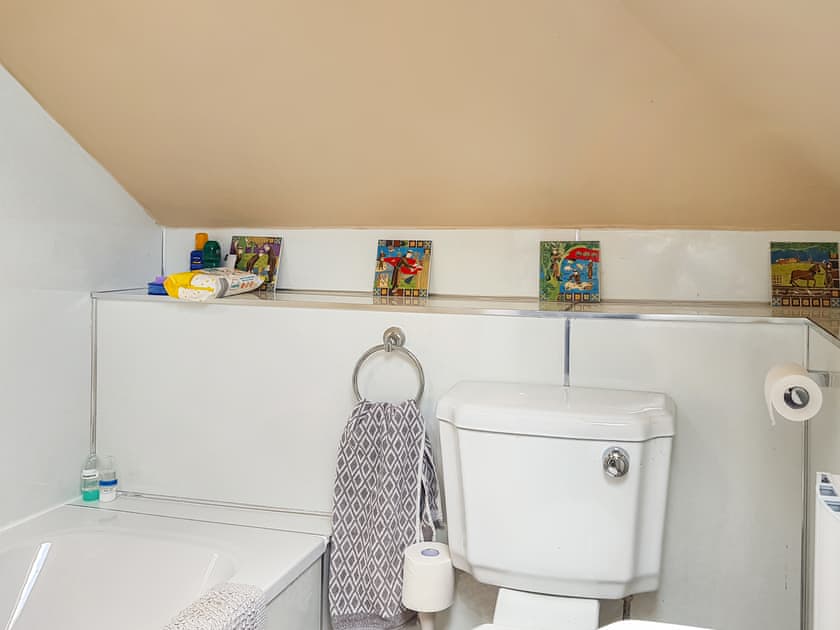 Bathroom | Maines Farm Cottage, Chirnside, near Duns