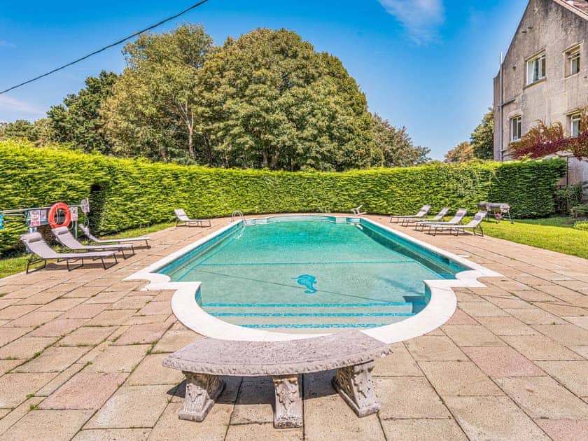 Swimming pool | Sheep’s View Cottage, Eastbourne