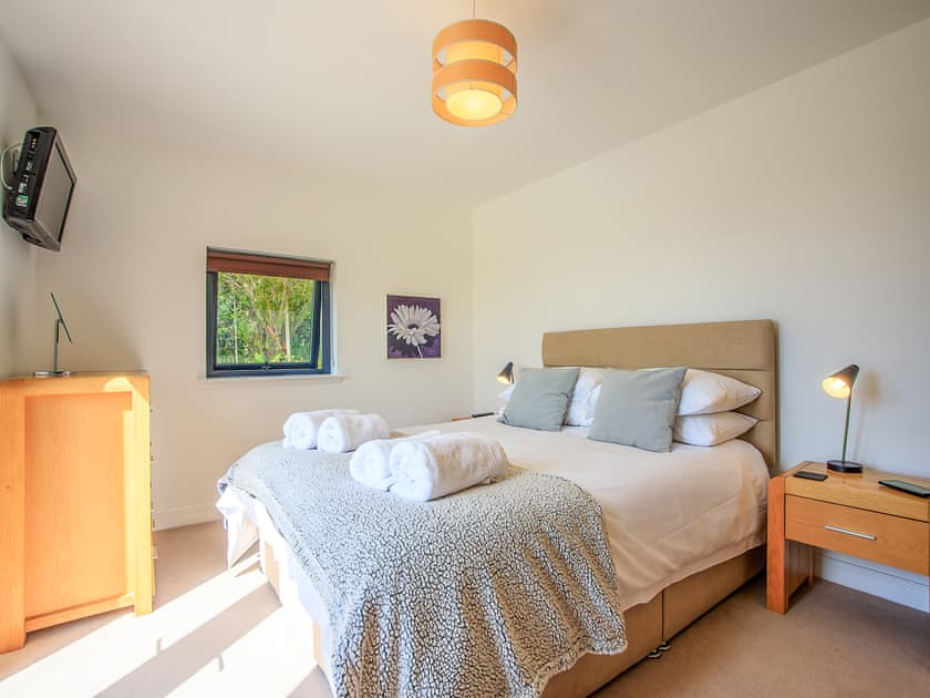Attractive double bedroom | Locholly Lodge, Achiltibuie near Ullapool