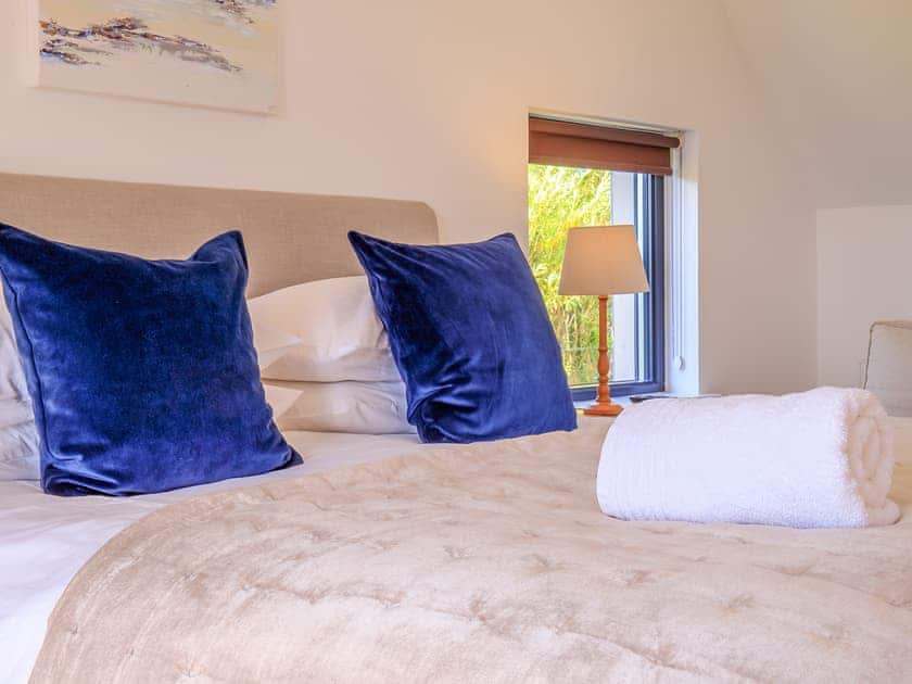 Fabulous bedroom complete with en-suite sauna | Locholly Lodge, Achiltibuie near Ullapool